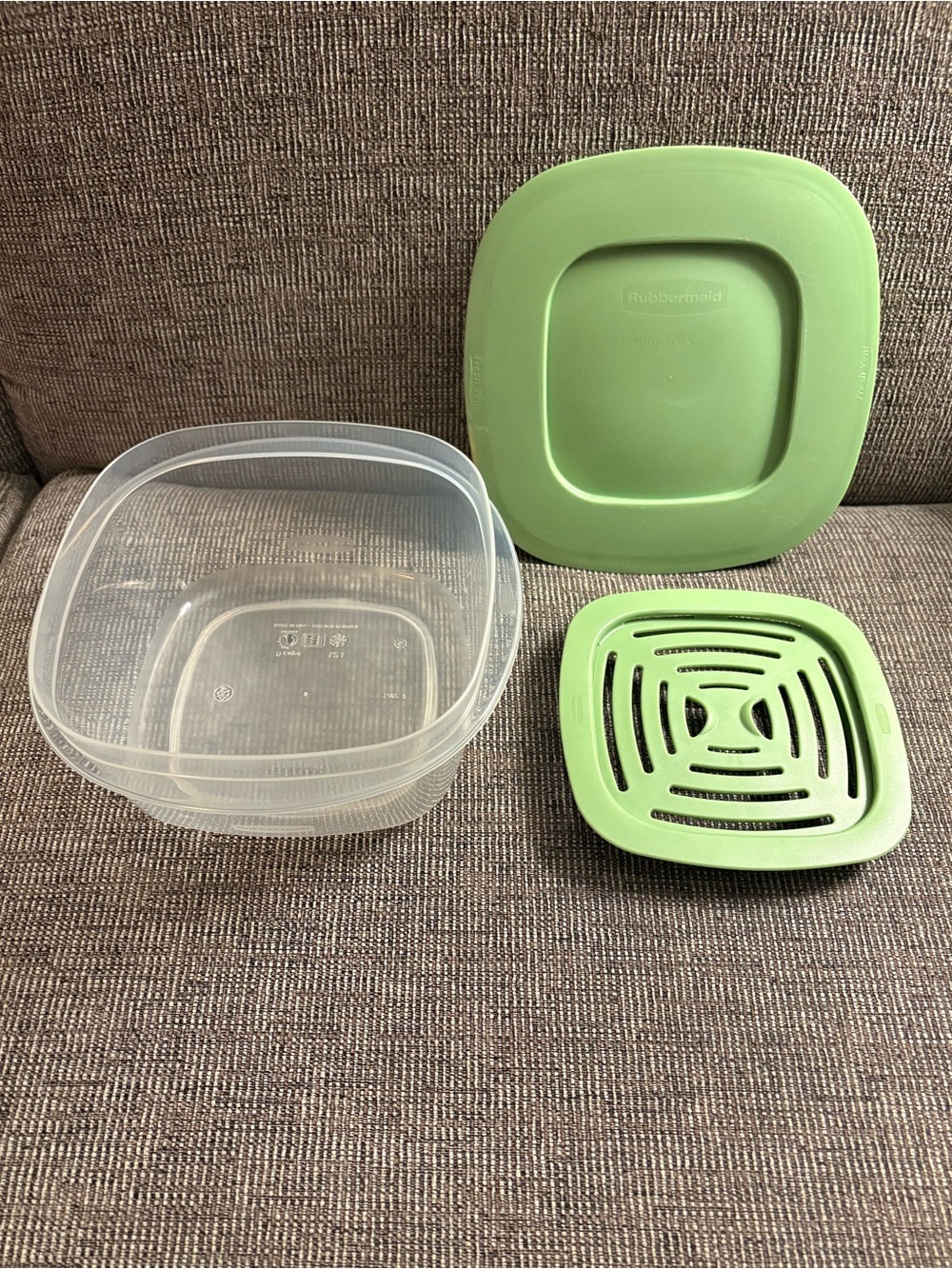 Pre-Owned Rubbermaid Produce Saver Food Storage Containers Set of 3